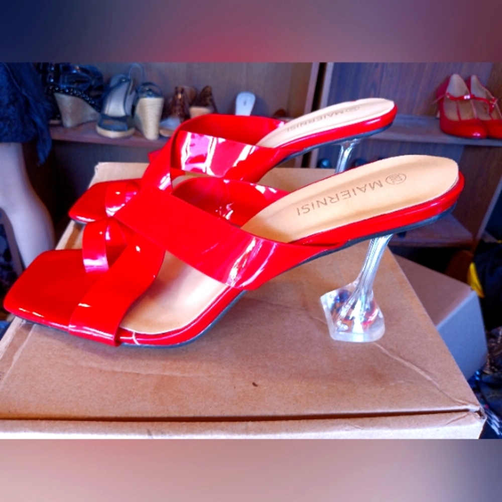 Red patent toes loop mules